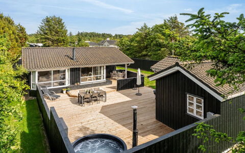 Ani - 700M from the Sea: Holz, Zuhause, Veranda, Deck, Hartholz, Dach, Holzbeize, Holzboden, Eco Hotel