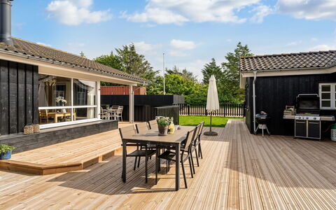 Ani - 700M from the Sea: Holz, Zuhause, Veranda, Deck, Hartholz, Dach, Holzbeize, Holzboden, Eco Hotel