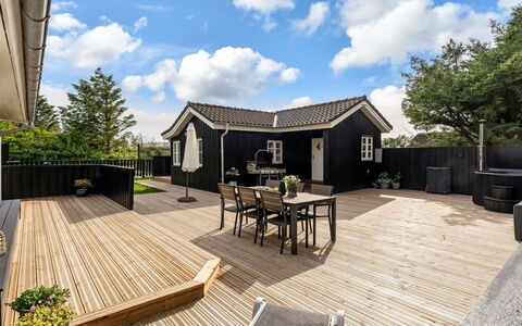 Ani - 700M from the Sea: Holz, Zuhause, Veranda, Deck, Hartholz, Dach, Holzbeize, Holzboden, Eco Hotel