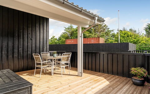 Ani - 700M from the Sea: Holz, Zuhause, Veranda, Deck, Hartholz, Dach, Holzbeize, Holzboden, Eco Hotel