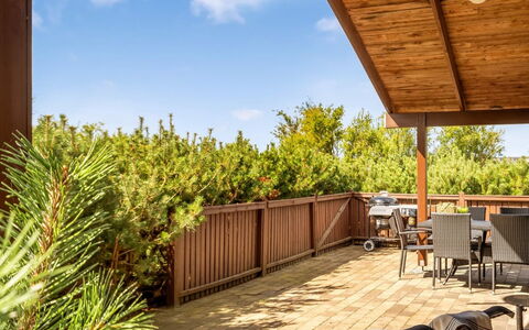Yngve - 3.5Km from the Sea: Blau, Strauch, Hütte, Ground, Garten, Estate, Schatten, Landscaping, Bauernhaus, Eco Hotel