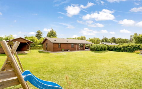 Yngve - 3.5Km from the Sea: Blau, Strauch, Hütte, Ground, Garten, Estate, Schatten, Landscaping, Bauernhaus, Eco Hotel
