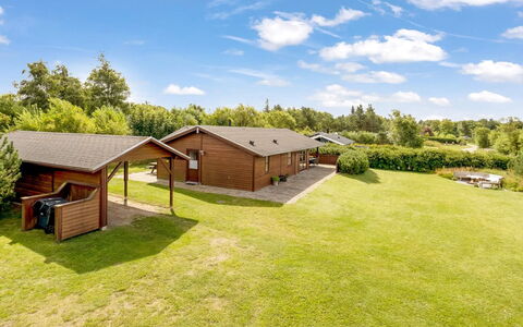 Yngve - 3.5Km from the Sea: Blau, Strauch, Hütte, Ground, Garten, Estate, Schatten, Landscaping, Bauernhaus, Eco Hotel