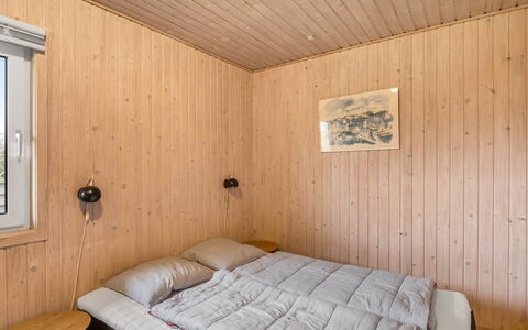 Gisella - 900M from the Sea: Wand, Schlafzimmer, Flooring, Holz, Fussboden, Bett, Interior Design, Decke, Bettdecke, Zimmer