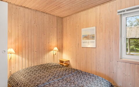 Gisella - 900M from the Sea: Schlafzimmer, Interior Design, Holz, Bett, Flooring, Fussboden, Decke, Bettdecke, Zimmer, Bedding