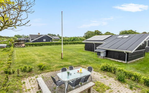 Dagmar - 500M from the Sea: Zuhause, Haus, Dach, Wohngebiet, Hütte, Grundstueck, Estate, Rasen, Bauernhaus, Garten