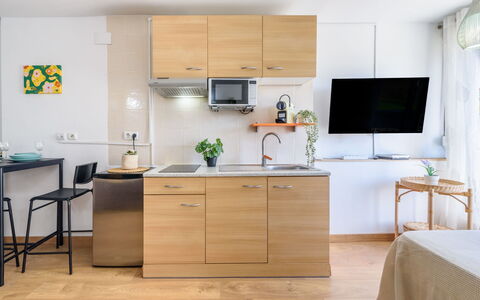 Beach la Pineda: Möbel, Interior Design, Holz, Cabinetry, Flooring, Fussboden, Zimmer, Beleuchtung, Küche, Schrank