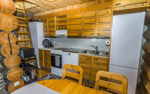 Kelokanerva: Holz, Decke, Flooring, Interior Design, Fussboden, Möbel, Zimmer, Cabinetry, Holzbeize, Küche