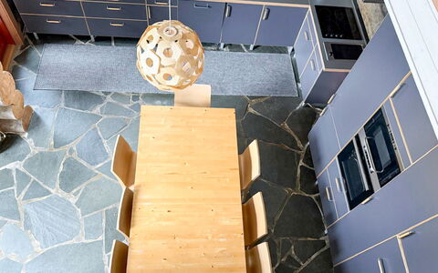 Naava: Holz, Flooring, Möbel, Interior Design, Fussboden, Beleuchtung, Stuhl, Küche, Fliese, Countertop