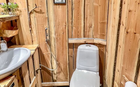 Ukkokelo: Möbel, Stuhl, Gartenmöbel, Tabelle, Holz, Tisch Im Freien, Küche & Esszimmer Tisch, Schatten, Garten, Regenschirm