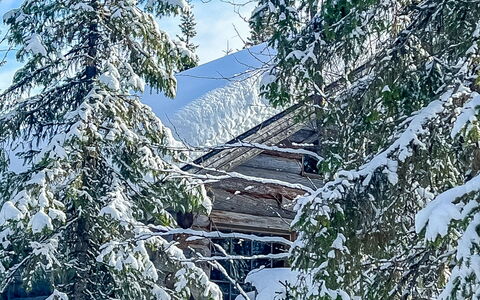Ukkokelo: Möbel, Stuhl, Gartenmöbel, Tabelle, Holz, Tisch Im Freien, Küche & Esszimmer Tisch, Schatten, Garten, Regenschirm