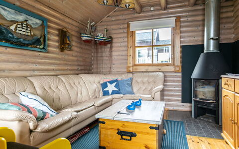 Villa Sirpia: Holz, Möbel, Zuhause, Blockhaus, Hütte, Zimmer, Decke, Holzbeize, Wohnzimmer, Hartholz