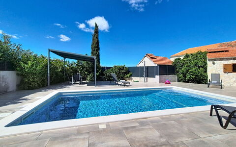 Nancy: Blau, Schwimmbad, Verbundwerkstoff, Gartenmöbel, Resort, Schatten, Fliese, Water Feature, Eco Hotel, Flagstone