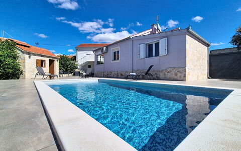 Nancy: Blau, Schwimmbad, Wohngebiet, Verbundwerkstoff, Estate, Beton, Resort, Water Feature, Villa, Hotel