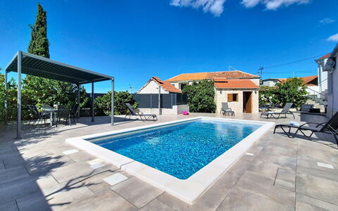 Nancy: Blau, Schwimmbad, Verbundwerkstoff, Resort, Schatten, Gartenmöbel, Water Feature, Eco Hotel, Flagstone, Fliese