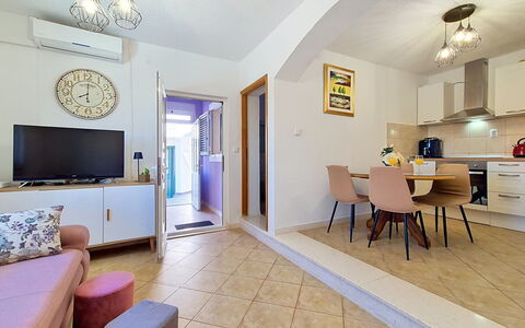 Nancy: Flooring, Interior Design, Wohnung, Fussboden, Zuhause, Möbel, Decke, Zimmer, Wohnzimmer, Couch