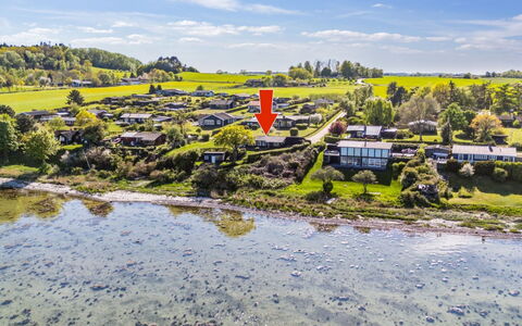 Titta - 10M to the Fjord: Blau, Strauch, Hütte, Ground, Garten, Estate, Schatten, Landscaping, Bauernhaus, Eco Hotel
