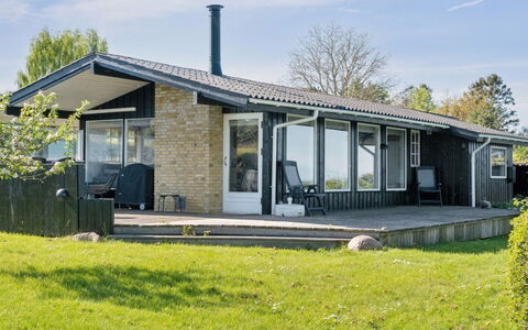 Titta - 10M to the Fjord: Blau, Strauch, Hütte, Ground, Garten, Estate, Schatten, Landscaping, Bauernhaus, Eco Hotel