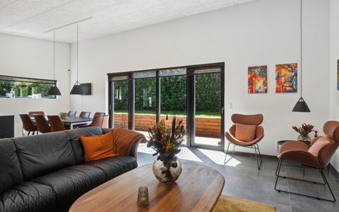 Thorkjell - 350M from the Sea: Holz, Zuhause, Veranda, Deck, Hartholz, Dach, Holzbeize, Holzboden, Eco Hotel