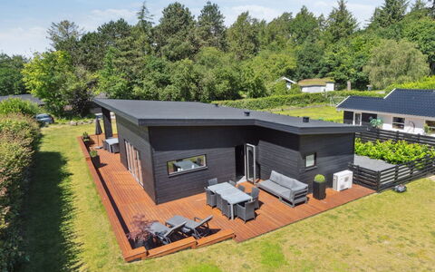 Thorkjell - 350M from the Sea: Holz, Zuhause, Veranda, Deck, Hartholz, Dach, Holzbeize, Holzboden, Eco Hotel