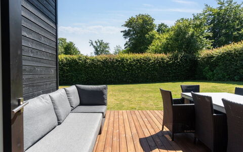 Thorkjell - 350M from the Sea: Holz, Zuhause, Veranda, Deck, Hartholz, Dach, Holzbeize, Holzboden, Eco Hotel