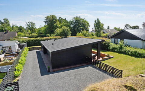 Thorkjell - 350M from the Sea: Holz, Zuhause, Veranda, Deck, Hartholz, Dach, Holzbeize, Holzboden, Eco Hotel