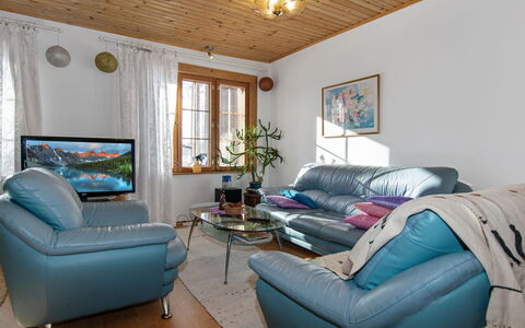 Tuohiniemi: Möbel, Interior Design, Couch, Wohnzimmer, Holz, Decke, Zimmer, Tabelle, Flooring, Fussboden