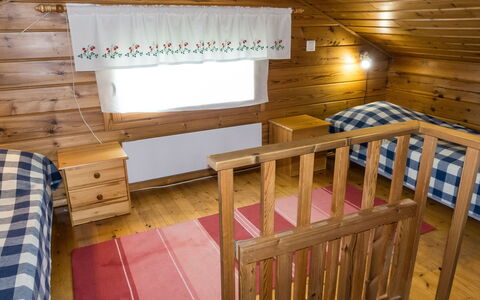Mansikkaranta 2: Möbel, Holz, Interior Design, Flooring, Fussboden, Decke, Zimmer, Bett, Holzbeize, Schlafzimmer