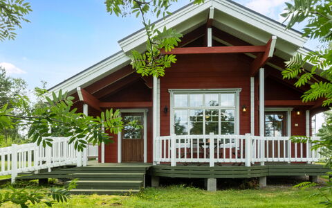 Mansikkaranta 3, Osittain Esteetön: Holz, Veranda, Haus, Zuhause, Hütte, Dach, Abstellgleis, Tür, Bauernhaus, Estate