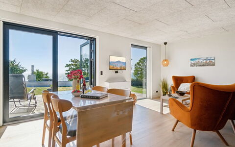 Yari - 50M from the Sea: Möbel, Stuhl, Küche & Esszimmer Tisch, Natürliches Material, Esszimmer, Kaffetisch, Zimmerpflanze, Gips, Light Fixture