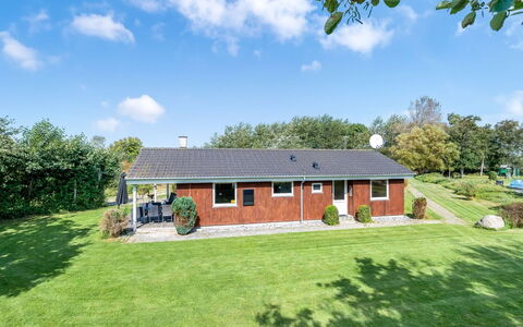 Alvina - 45M from the Sea: Haus, Dach, Zuhause, Hütte, Bauernhaus, Estate, Rasen, Garten, Garten, Landscaping