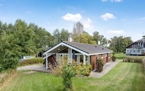 Vincent - 25M from the Sea: Flooring, Wand, Fussboden, Interior Design, Holz, Decke, Holzboden, Beleuchtung, Möbel, Laminatboden