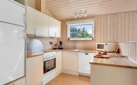 Vincent - 25M from the Sea: Flooring, Wand, Fussboden, Interior Design, Holz, Decke, Holzboden, Beleuchtung, Möbel, Laminatboden