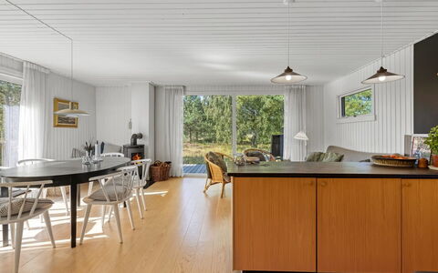 Dagny - 520M from the Sea: Flooring, Holz, Holzboden, Interior Design, Fussboden, Möbel, Laminatboden, Decke, Hartholz, Küche & Esszimmer Tisch