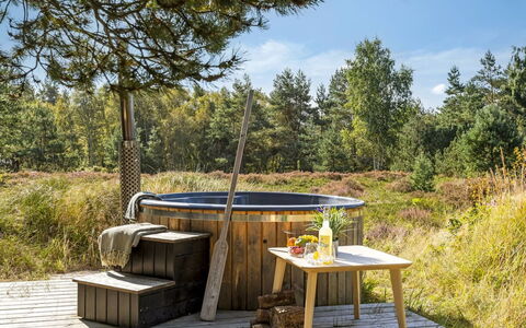 Dagny - 520M from the Sea: Garten, Hartholz, Badewanne, Hinterhof, Natürliches Material, Deck, Gartenmöbel, Armatur, Garten