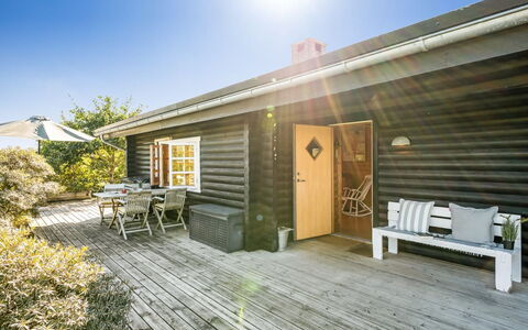 Christl - 500M from the Sea: Möbel, Interior Design, Flooring, Fussboden, Decke, Zimmer, Stuhl, Tabelle, Wohnung, Küche & Esszimmer Tisch