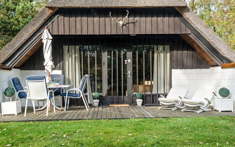 Adina - from the Sea: Möbel, Interior Design, Flooring, Fussboden, Decke, Zimmer, Stuhl, Tabelle, Wohnung, Küche & Esszimmer Tisch
