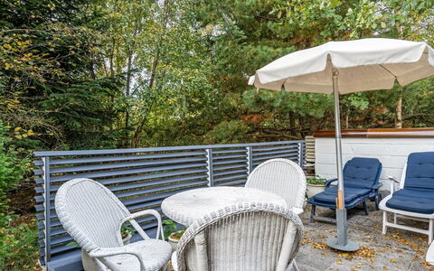 Adina - from the Sea: Möbel, Interior Design, Flooring, Fussboden, Decke, Zimmer, Stuhl, Tabelle, Wohnung, Küche & Esszimmer Tisch