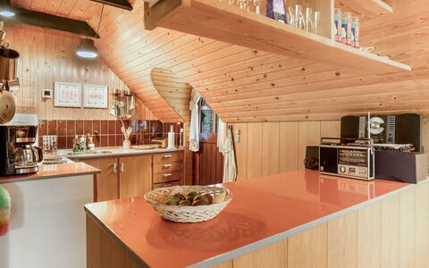Adina - from the Sea: Küche, Interior Design, Holz, Countertop, Decke, Möbel, Flooring, Küchengerät, Cabinetry, Light Fixture