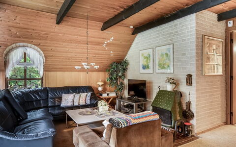 Adina - from the Sea: Möbel, Interior Design, Holz, Couch, Decke, Flooring, Wohnzimmer, Fussboden, Zuhause, Light Fixture