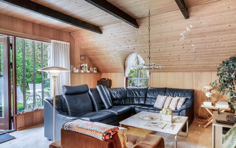 Adina - from the Sea: Möbel, Interior Design, Flooring, Fussboden, Decke, Zimmer, Stuhl, Tabelle, Wohnung, Küche & Esszimmer Tisch