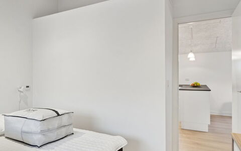 Christian - 600M from the Sea: Wand, Interior Design, Flooring, Fussboden, Holz, Decke, Möbel, Schlafzimmer, Bett, Zimmer