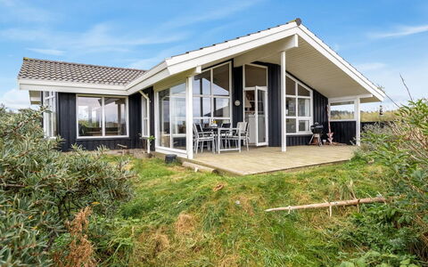 Udder - 250M from the Sea: Hütte, Estate