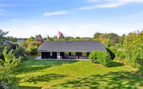 Sighfrith - 1.4Km from the Sea: Haus, Dach, Zuhause, Hütte, Rasen, Bauernhaus, Estate, Garten, Schatten, Garten