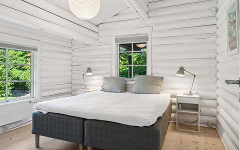 Sighfrith - 1.4Km from the Sea: Holz, Decke, Holzboden, Hartholz, Planke, Holzbeize, Linens, Schlafzimmer, Bett, Bettrahmen