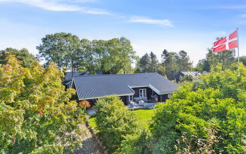 Sighfrith - 1.4Km from the Sea: Haus, Zuhause, Wohngebiet, Dach, Hütte, Estate, Garten, Landscaping, Vorort, Schatten