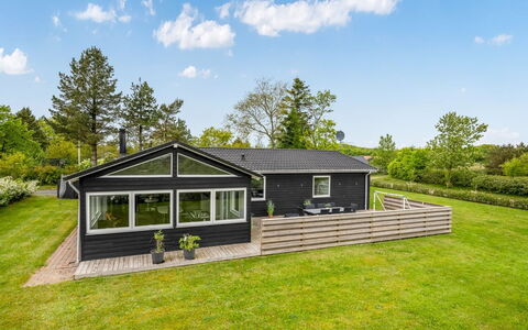 Amine - 300M to the Fjord: Hütte, Abstellgleis, Estate, Bauernhaus, Rasen, Garten, Veranda, Landscaping, Gartenbauten