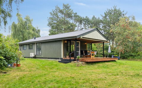 Lavrans - 1Km from the Sea: Dach, Haus, Zuhause, Hütte, Tür, Abstellgleis, Deck, Veranda, Planke, Hartholz