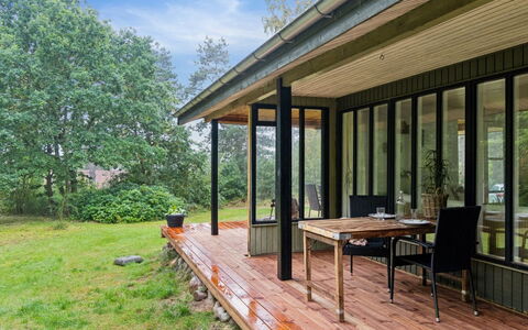 Lavrans - 1Km from the Sea: Dach, Haus, Zuhause, Hütte, Tür, Abstellgleis, Deck, Veranda, Planke, Hartholz
