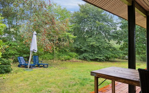 Lavrans - 1Km from the Sea: Dach, Haus, Zuhause, Hütte, Tür, Abstellgleis, Deck, Veranda, Planke, Hartholz